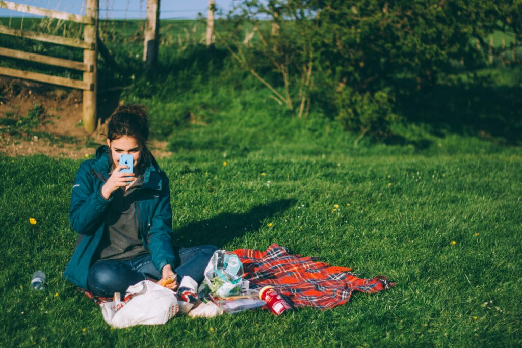 Picnicking while sending video messages on zepeel